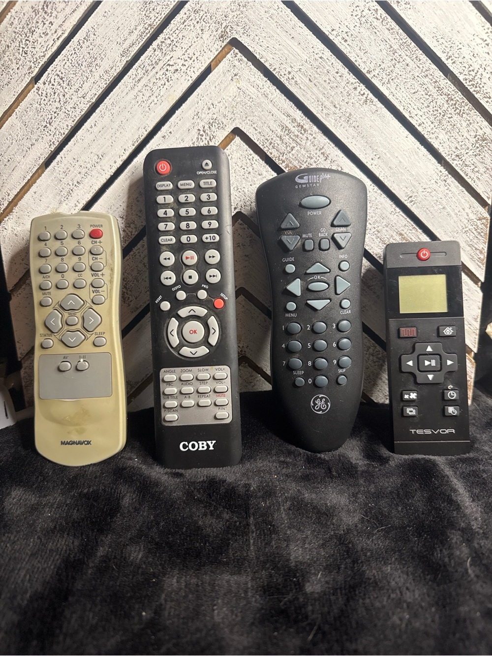 Assorted TV/DVD Coby Tesvor Remote Controls - Mixed Colors untested 4
